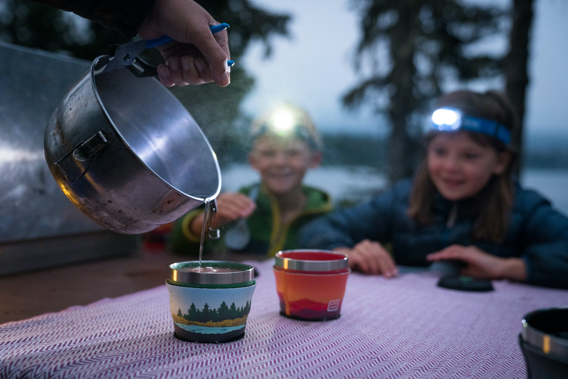 HYDAWAY 1.5-Cup (360ml) collapsible insulated lunch bowl is a silicone travel bowl and BPA free food container that works as a foldable soup bowl, small camping bowl, and reusable snack container, with a compact insulated bowl design for use as a lunch prep bowl, press-fit lid container, and hiking meal bowl.